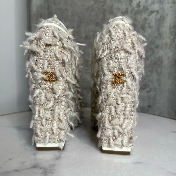 Chanel CC Cream Furry Patent Lace Up Cap Toe Block Heel Oxford - Picture 6 of 14